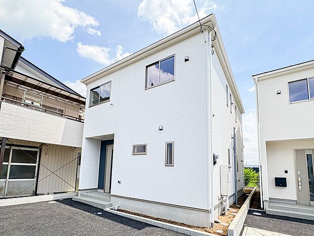 【外観】家は一生のお買物。自分ならではの家族ならではの、家にしたい。書斎を設ける。子どものプレイングルームを設ける。趣味のオーディオルームを設置する。夢を追うオンリーワンの家です。