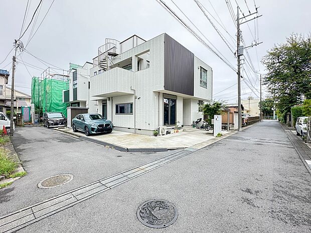 【前面道路、私道4m】車の通行が少ないので、静かな住環境を維持することができます。