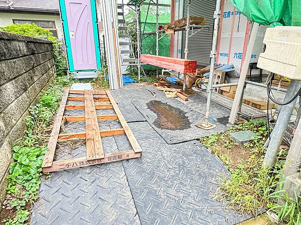 【駐車場】毎日の生活にマイカーが必須という方は、購入を検討する際、駐車場があることは大事な条件です。毎日の通勤や家族の送迎、買い物やお出かけなどクルマのある暮らしを満喫したい方は要チェック。…