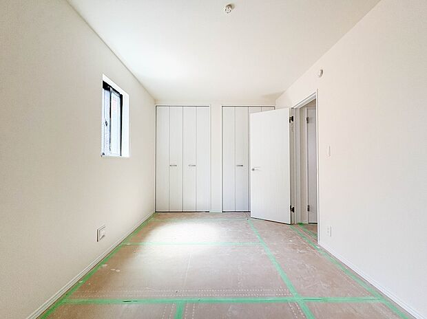 【寝室7.1帖】シンプルな内装はおしゃれのポイントです。シンプルは華美より飽きがこないからです。色や模様でおしゃれ感をだす。それがシンプルイズビューティーです。