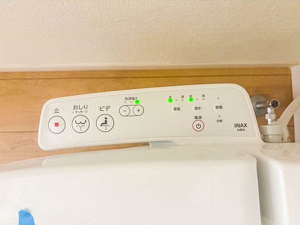 トイレ・ウォシュレット付。快適で衛生的な洗浄機能付温水シャワートイレです。