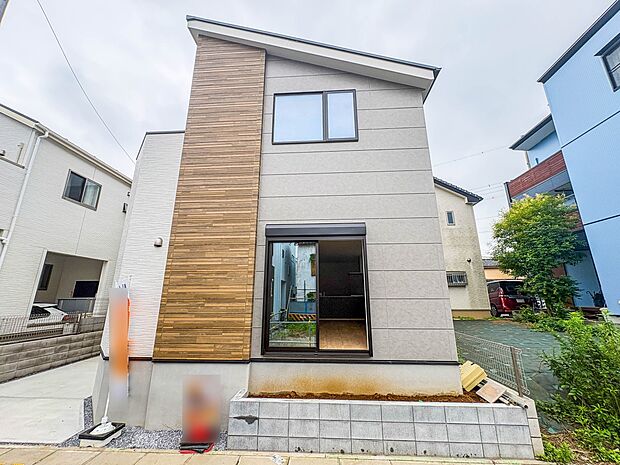 【外観】家族の温かさと陽光の暖かさ、楽しい毎日と明るい未来を予感させる「空間が織り成すひとつ先の住み心地」を演出します。