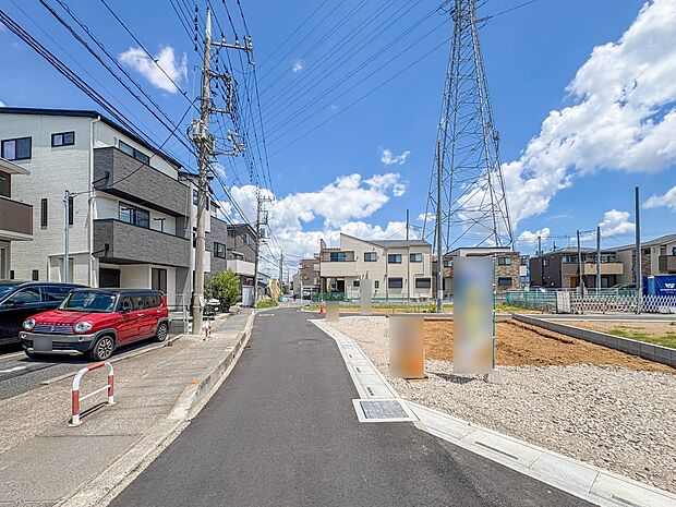 【前面道路4m】車の通行が少ないので、静かな住環境を維持することができます。