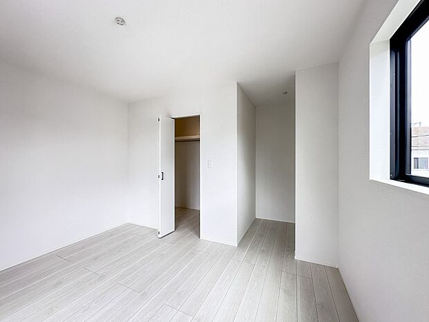 【洋室】充実した生活は伸びやかな居室空間から始まります。快適に・伸びやかに。心の潤いを求める方々へ。