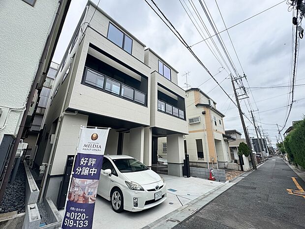 【前面道路】車の通行が少ないので、静かな住環境を維持することができます。