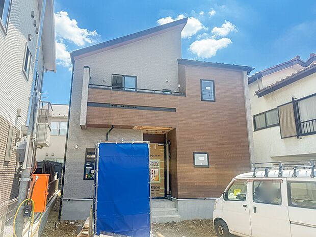 【外観】家族の温かさと陽光の暖かさ、楽しい毎日と明るい未来を予感させる「空間が織り成すひとつ先の住み心地」を演出します。