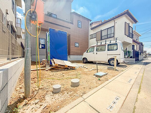 【駐車場】毎日の生活にマイカーが必須という方は、購入を検討する際、駐車場があることは大事な条件です。毎日の通勤や家族の送迎、買い物やお出かけなどクルマのある暮らしを満喫したい方は要チェック。…