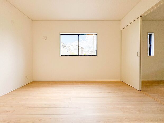 2号棟【洋室5.25帖】充実した生活は伸びやかな居室空間から始まります。