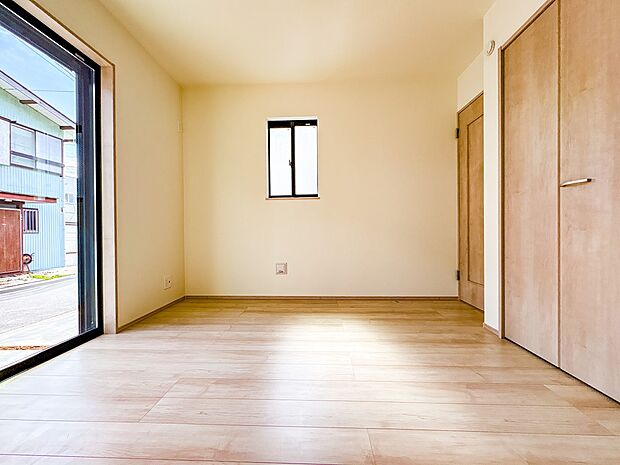 【洋室5帖】部屋の快適性を追求していくと、内装はシンプルになります。そしてポイント、ポイントにアクセントをつけて、リズムをつくる。シンプルな内装とは、リズミカルな内装と気づきます。