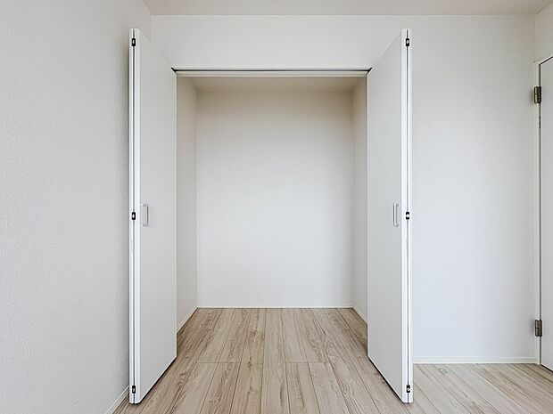 【収納】各部屋を最大限に広く使って頂ける様、全居住スペースに収納付。プライベートルームはゆったりと快適に。
