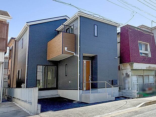 【外観】家族の温かさと陽光の暖かさ、楽しい毎日と明るい未来を予感させる「空間が織り成すひとつ先の住み心地」を演出します。