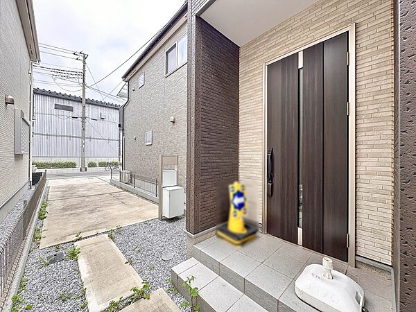 【玄関】玄関はおうちの顔と言われます。玄関アプローチは、外観デザインの印象を左右します。