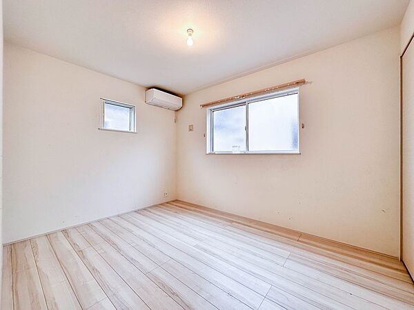 【寝室】充実した生活は伸びやかな居室空間から始まります。快適に・伸びやかに。心の潤いを求める方々へ。