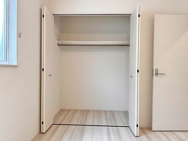 【収納】各部屋を最大限に広く使って頂ける様、全居住スペースに収納付。プライベートルームはゆったりと快適に。