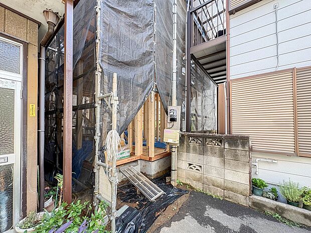 【玄関】玄関はおうちの顔と言われます。玄関アプローチは、外観デザインの印象を左右します。