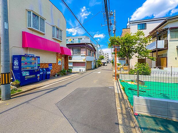 【前面道路】車の通行が少ないので、静かな住環境を維持することができます。