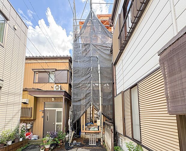 【外観】家族の温かさと陽光の暖かさ、楽しい毎日と明るい未来を予感させる「空間が織り成すひとつ先の住み心地」を演出します。