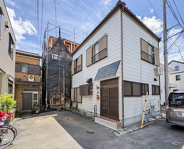【前面道路】車の通行が少ないので、静かな住環境を維持することができます。