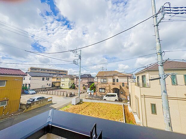【眺望良好】 少し優雅に、眺望の良い部屋で新生活をしてみませんか?眺望や窓からの景色が良いと、家で過ごす時間も快適です。