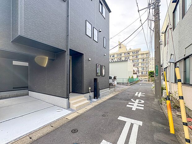 【前面道路】車の通行が少ないので、静かな住環境を維持することができます。