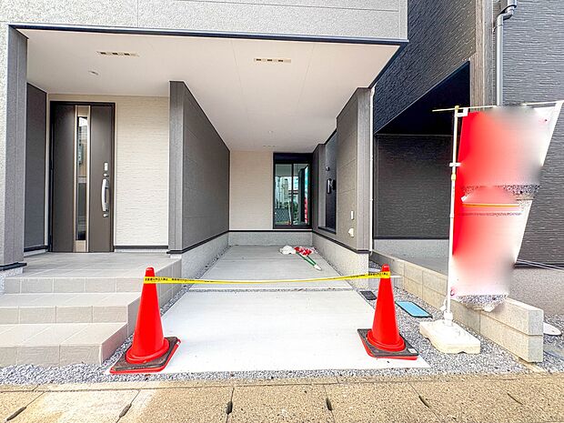 【駐車場】ビルトインガレージなら「野ざらし、雨ざらし、吹きさらし」になりません。汚れやいたみは減り、車の掃除もラクになります。
