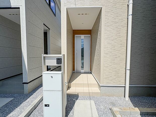 2号棟【玄関】内装完成しました!見学のご予約を承っております!