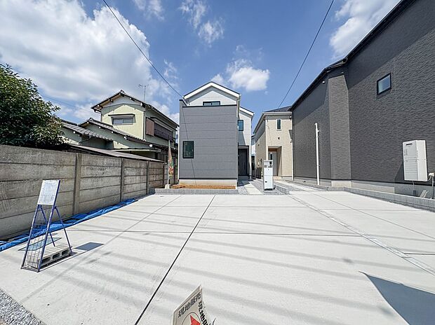 2号棟【外観】こちらの物件が少しでも気になるようでしたら、お気軽にお問合せください。人生でいちばん大きなお買い物ですので、ゆっくりご見学ください。ネット上の画像と実際の見学では、リアル感がま…