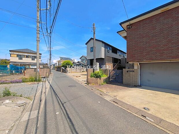 2号棟【前面道路4m】車の通行が少ないので、静かな住環境を維持することができます。