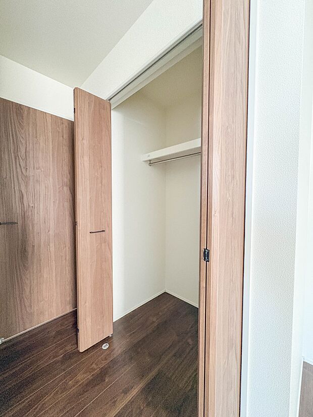 3号棟【8.5帖居室の収納】各部屋を最大限に広く使って頂ける様、全居住スペースに収納付。プライベートルームはゆったりと快適に。
