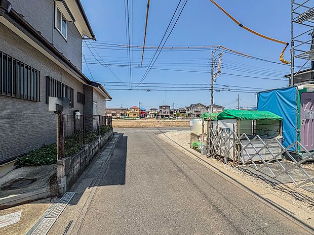 【前面道路4m】車の通行が少ないので、静かな住環境を維持することができます。