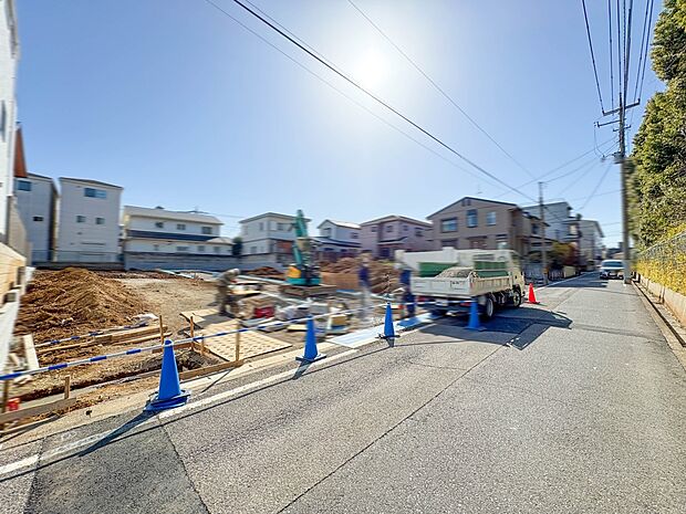 【前面道路】車の通行が少ないので、静かな住環境を維持することができます。