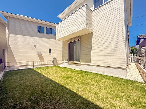 17号棟【庭】庭がある戸建てに住む楽しみのひとつは、自分たちの好みに合わせて、家庭菜園や庭づくりができることでしょう。自由自在に庭をコーディネートしてみませんか。