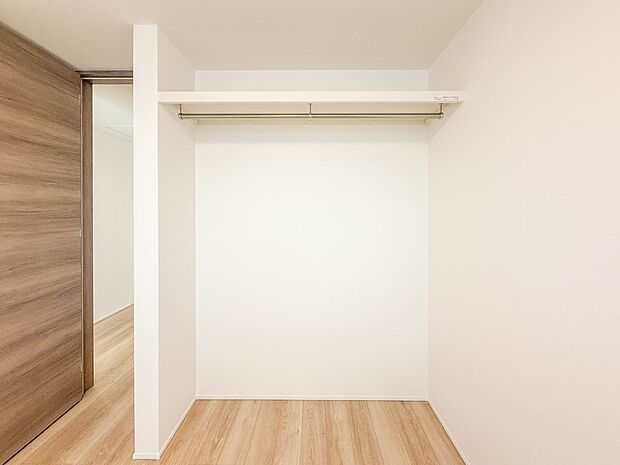 13号棟【収納】各部屋を最大限に広く使って頂ける様、全居住スペースに収納付。プライベートルームはゆったりと快適に。