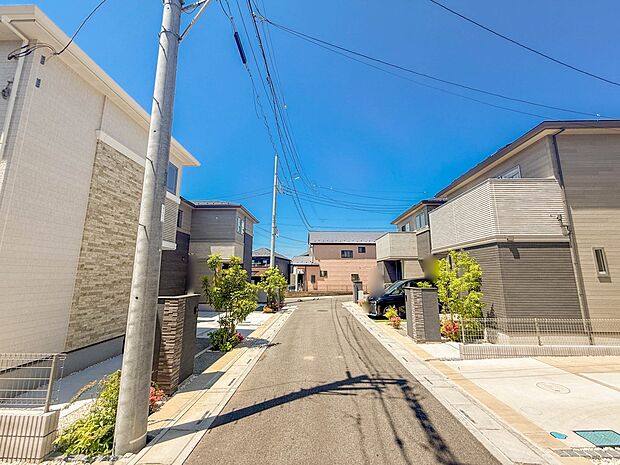 13号棟【外観】こちらの物件が少しでも気になるようでしたら、お気軽にお問合せください。人生でいちばん大きなお買い物ですので、ゆっくりご見学ください。ネット上の画像と実際の見学では、リアル感が…