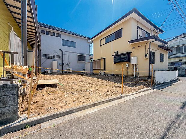 【外観】キレイな整形地にLDK21.2帖の明るくゆとりあるワイドな邸宅が誕生します。9月完成を目指しています。
