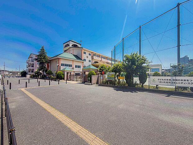 小学校 600m さいたま市立辻南小学校(さいたま市立辻南小学校(2007年4月、マンモス校解消のため市内101番目の小学校として開校しました。全校児童500余名の大規模校です。子どものもつ…