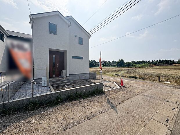 2号棟【前面道路】車の通行が少ないので、静かな住環境を維持することができます。