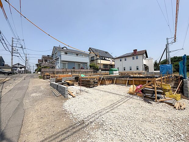 【前面道路】車の通行が少ないので、静かな住環境を維持することができます。