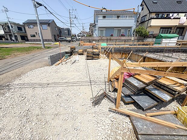 【駐車場】日々の暮らしにマイカーが必要。そんな方は物件の購入条件に駐車場は必須です。通勤に、家族のお迎えに、お買物に、おでかけに、クルマライフを楽しみたい方に。