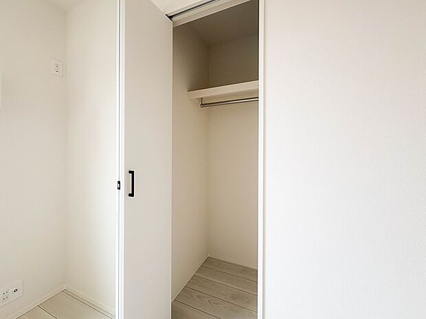 1号棟【収納】各部屋を最大限に広く使って頂ける様、全居住スペースに収納付。プライベートルームはゆったりと快適に。