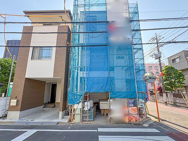 【外観】家族の温かさと陽光の暖かさ、楽しい毎日と明るい未来を予感させる「空間が織り成すひとつ先の住み心地」を演出します。