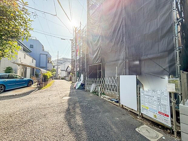 2号棟【前面道路4m】陽当りや通風性など各所に施された工夫で住みやすさを実現。部屋の大きさや周辺環境・街並など、資料には掲載していない情報が現地にはたくさんございます。是非ご確認下さい。