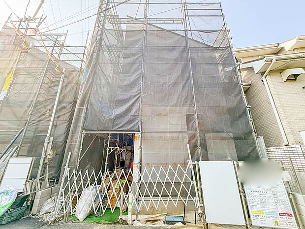 2号棟【外観】家族の温かさと陽光の暖かさ、楽しい毎日と明るい未来を予感させる「空間が織り成すひとつ先の住み心地」を演出します。