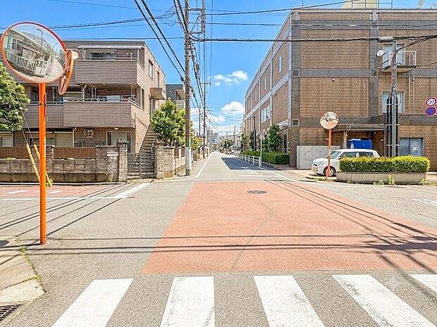 【前面道路】家の良し悪しだけでなく周辺環境も重要なポイント。※CGで晴れ