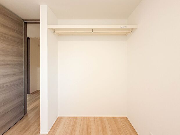 16号棟【収納】各部屋を最大限に広く使って頂ける様、全居住スペースに収納付。プライベートルームはゆったりと快適に。