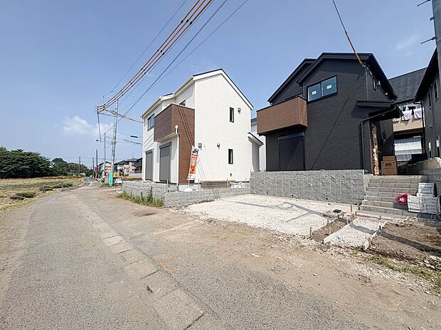 3号棟【前面道路】車の通行が少ないので、静かな住環境を維持することができます。