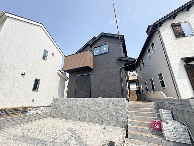 3号棟【外観】陽当りや通風性など各所に施された工夫で住みやすさを実現。部屋の大きさや周辺環境・街並など、資料には掲載していない情報が現地にはたくさんございます。是非ご確認下さい。