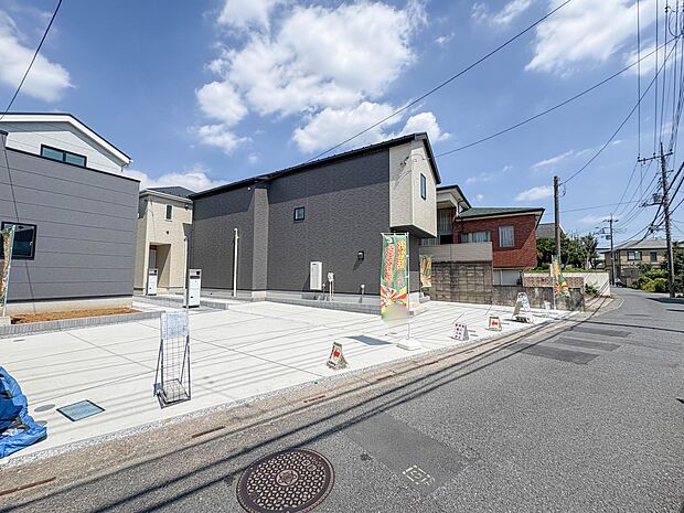 1号棟【前面道路】陽当りや通風性など各所に施された工夫で住みやすさを実現。部屋の大きさや周辺環境・街並など、資料には掲載していない情報が現地にはたくさんございます。是非ご確認下さい。