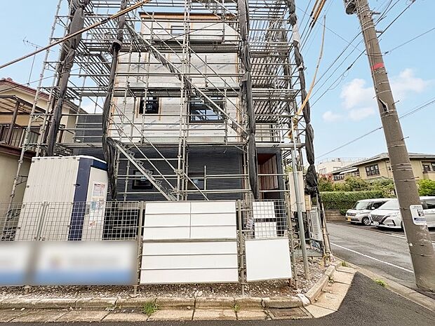【外観】。人生でいちばん大きなお買い物ですので、ゆっくりご見学ください。ネット上の画像と実際の見学では、リアル感がまるで違います。*CGにより晴天に加工しております。