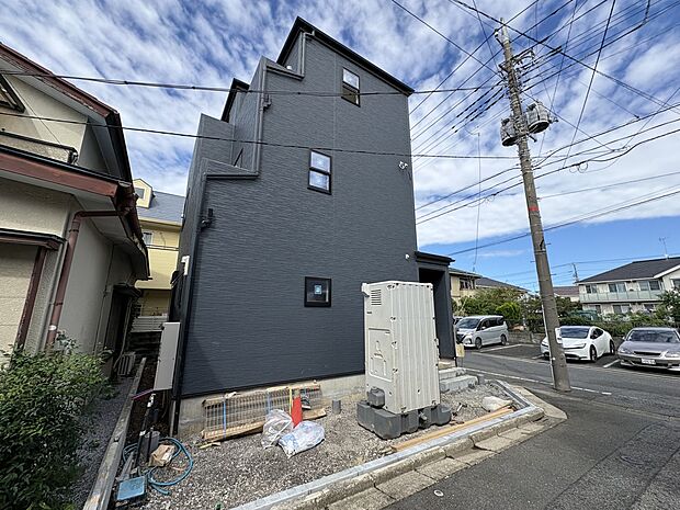 【外観】人生でいちばん大きなお買い物ですので、ゆっくりご見学ください。ネット上の画像と実際の見学では、リアル感がまるで違います。*CGにより晴天に加工しております。